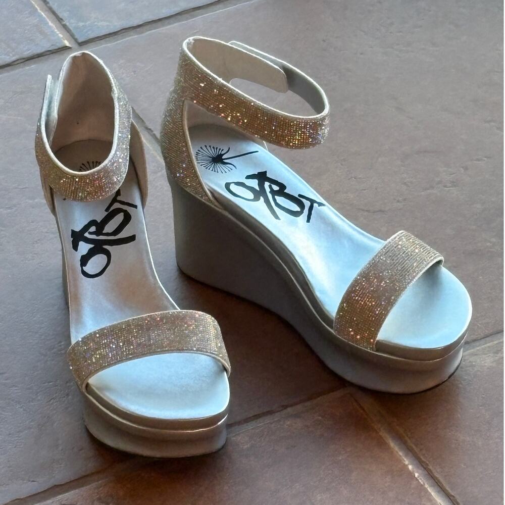 OTBT Status Wedge Rhinestone Covered Metallic Silver Platform Sandals size 9.5 - Picture 14 of 16